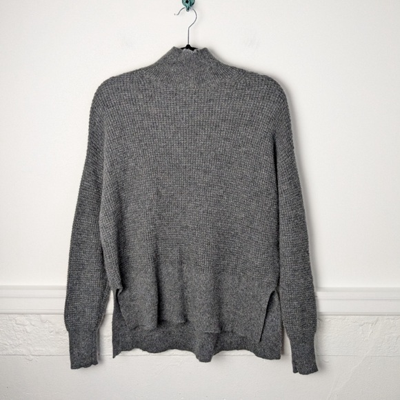 Everlane • Cashmere Stroopwafel Turtleneck Sweater - Picture 3 of 12